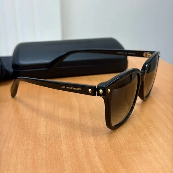 Alexander McQueen AM0071S Women display picture 1